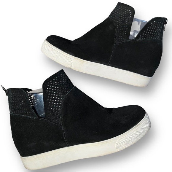 STEVE MADDEN Winni Black Suede Perforated Slip On Hidden Wedge Heel Sneakers 9.5 - Picture 1 of 6